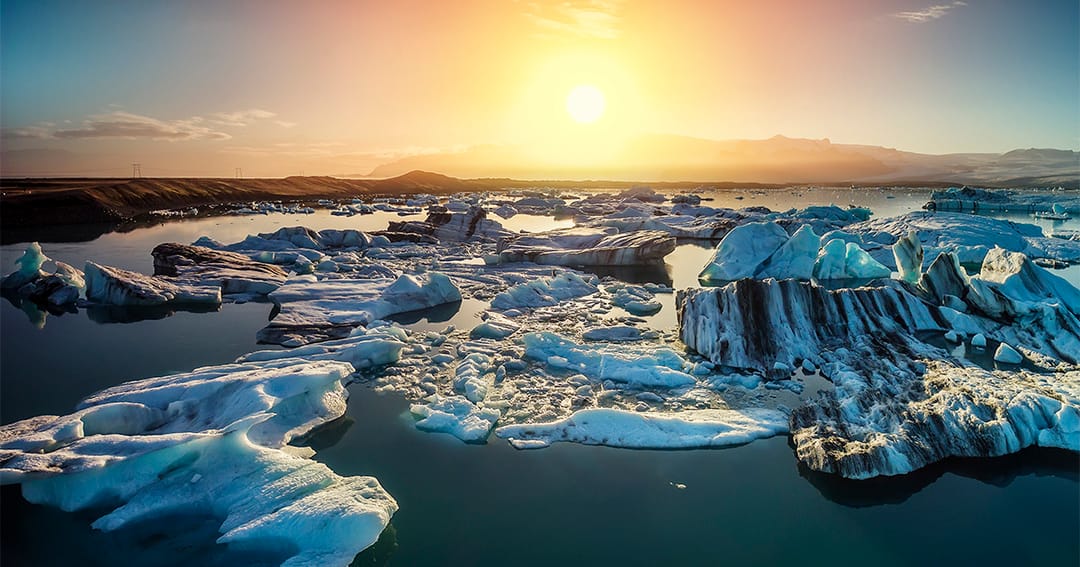Sun shining over Jokulsarlon 