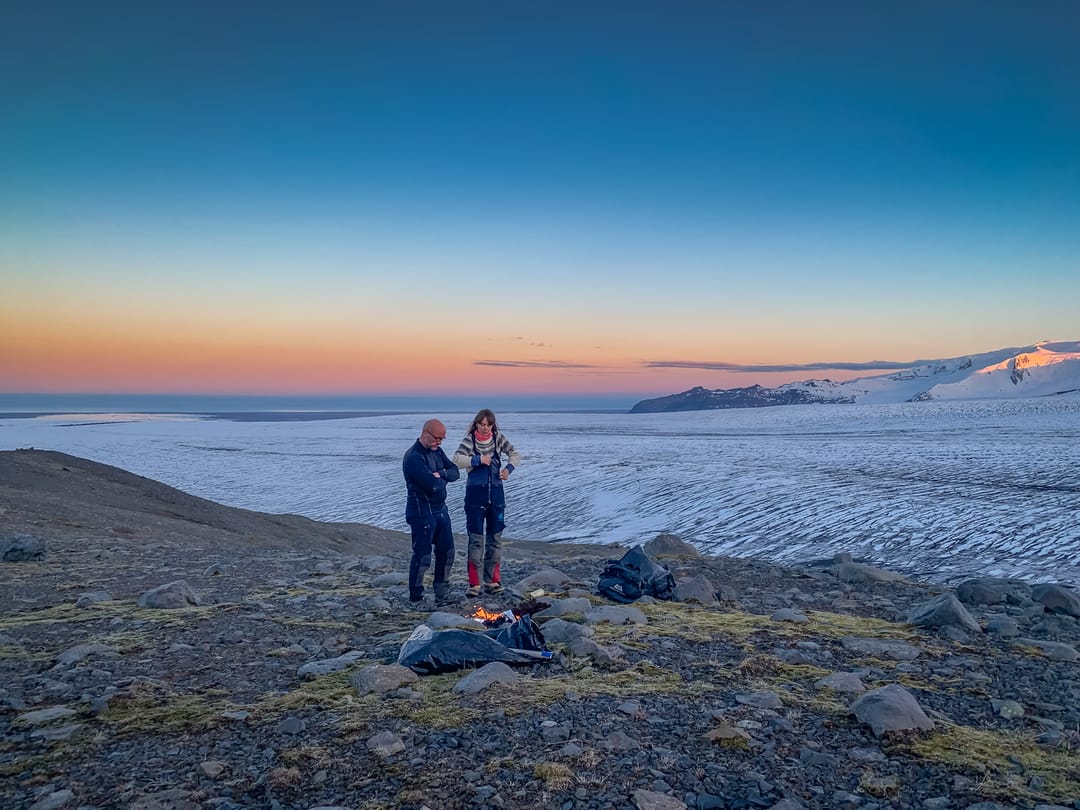 tourists at Breidamerkurjokull glacier