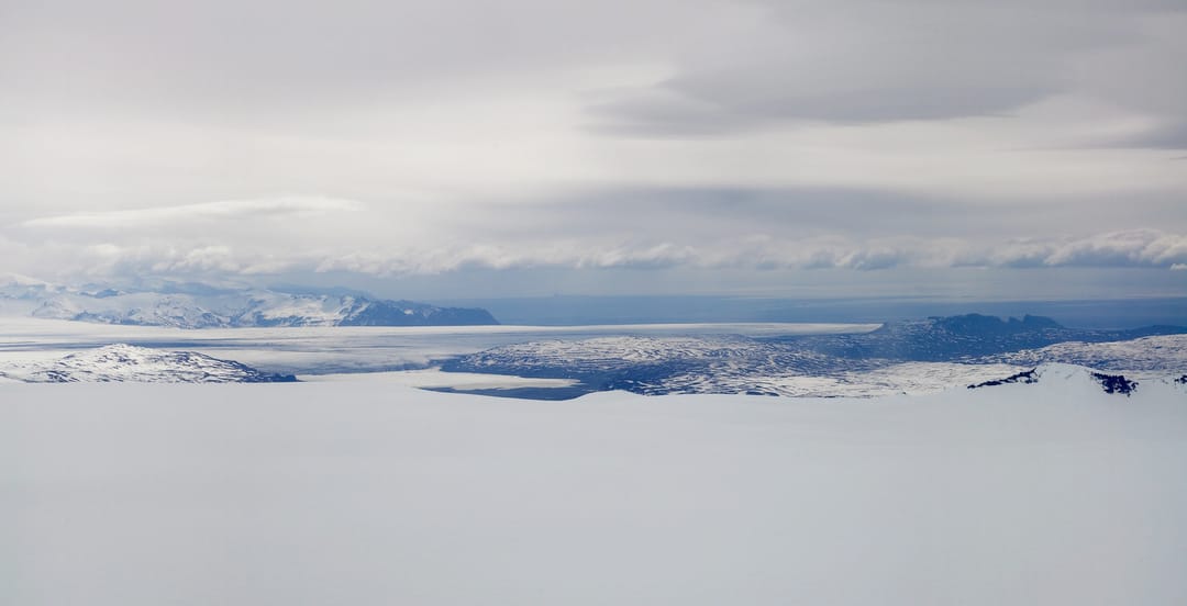 The top of snowy Skeiðarárjökull Glacier