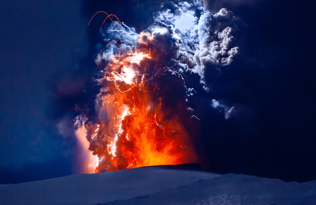 A Phreatic Eruption with Magma and Lightning