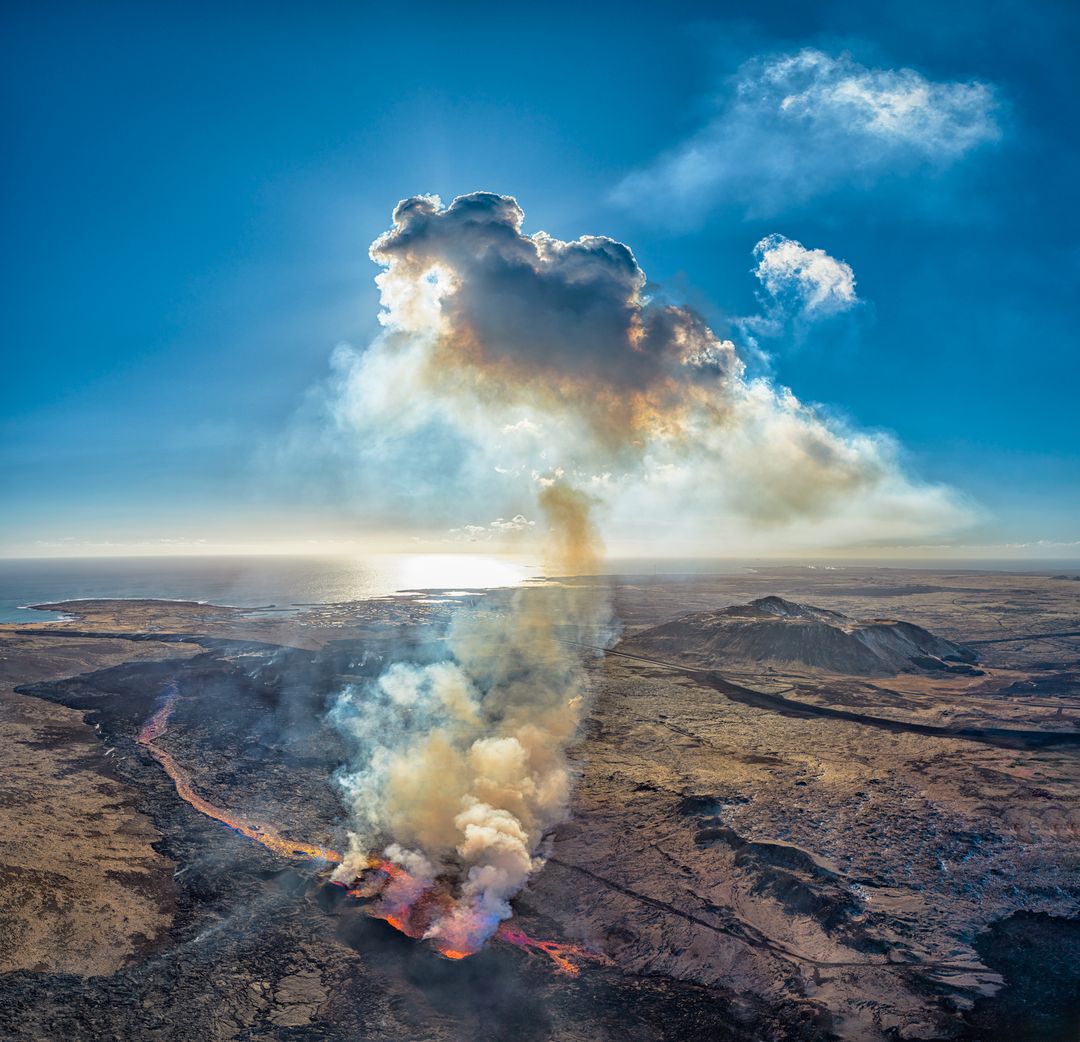fissure volcano in reykjanes peninsula iceland eruption now