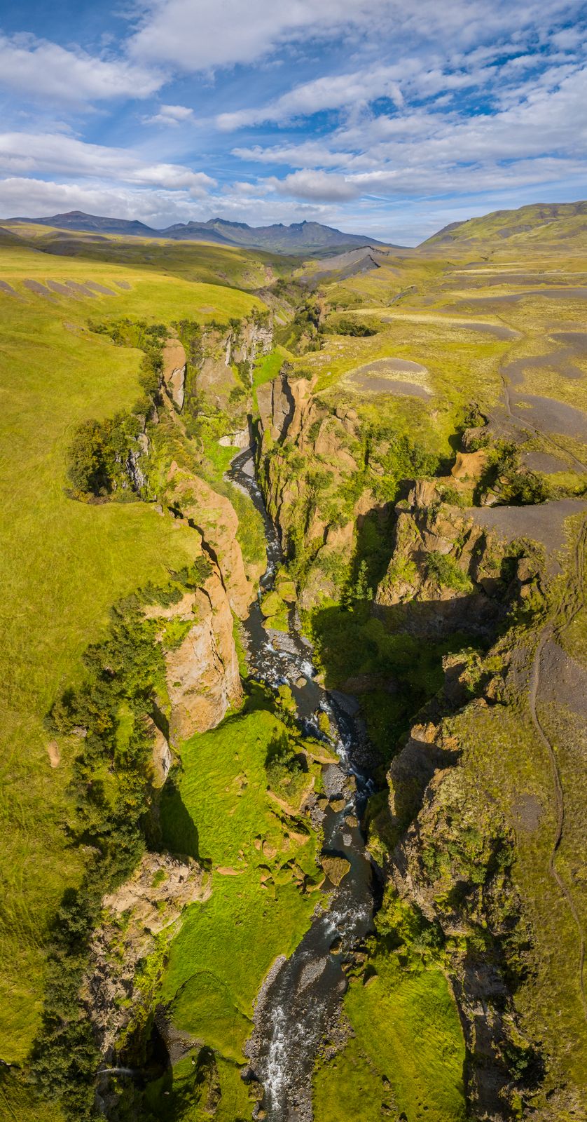 The gorge in þórólfsfell during the summer
