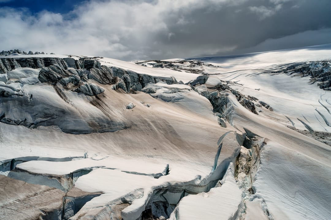 Mýrdalsjökull covered in snow with volcanic ash cracks