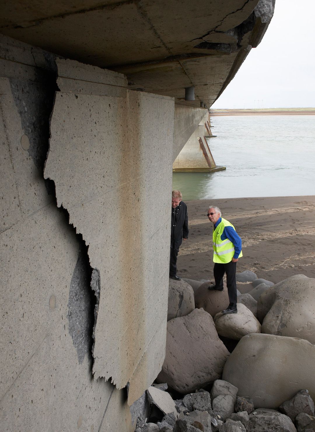 Earthquake Crack on the Building