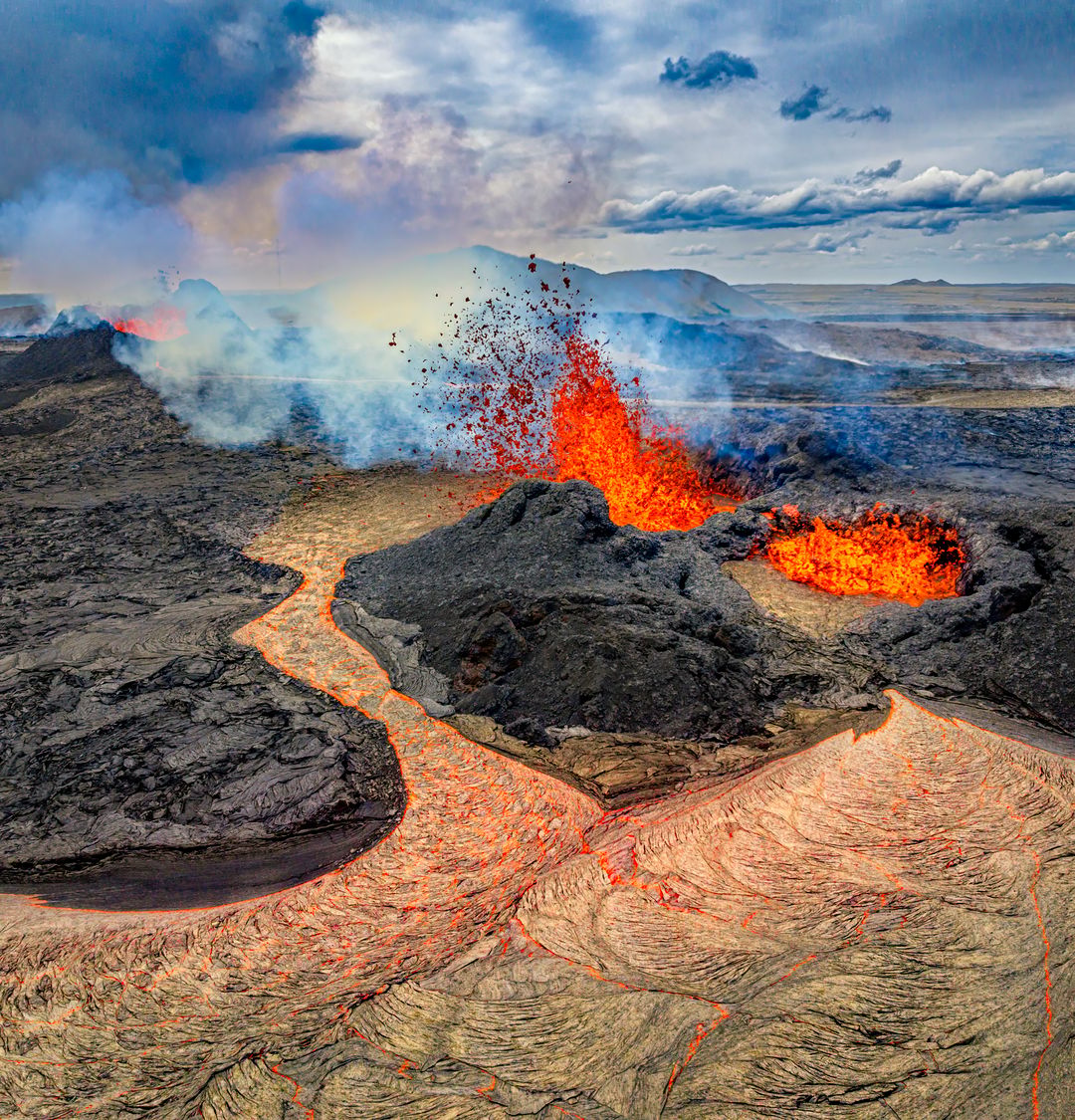 magma pouring out from reykjanes volcano