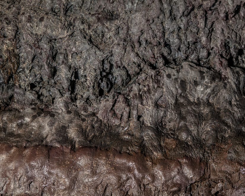the lava formation at Vatnshellir Cave