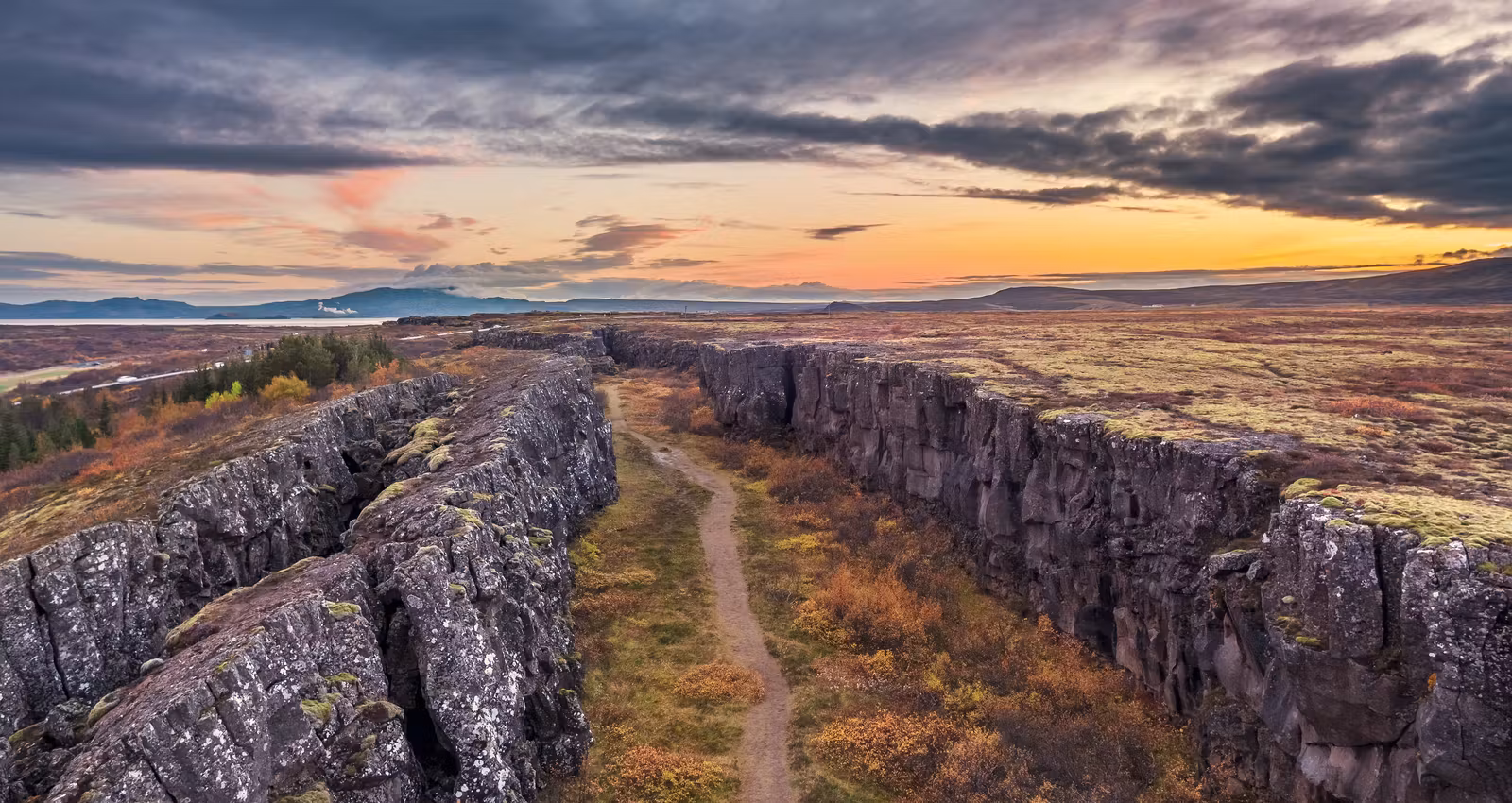 thingvellir almannagja iceland